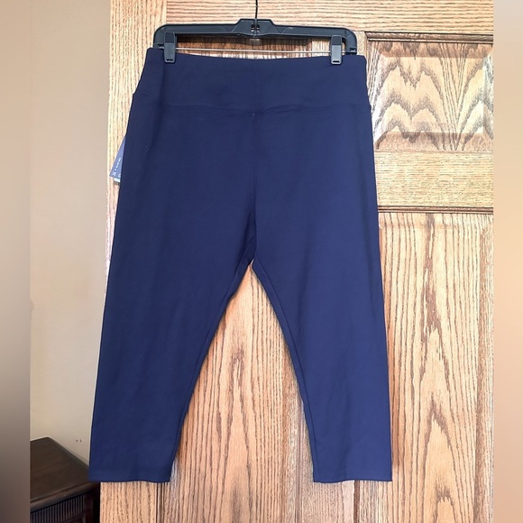 NWT iuga capri navy leggings/yoga pants - Picture 1 of 3